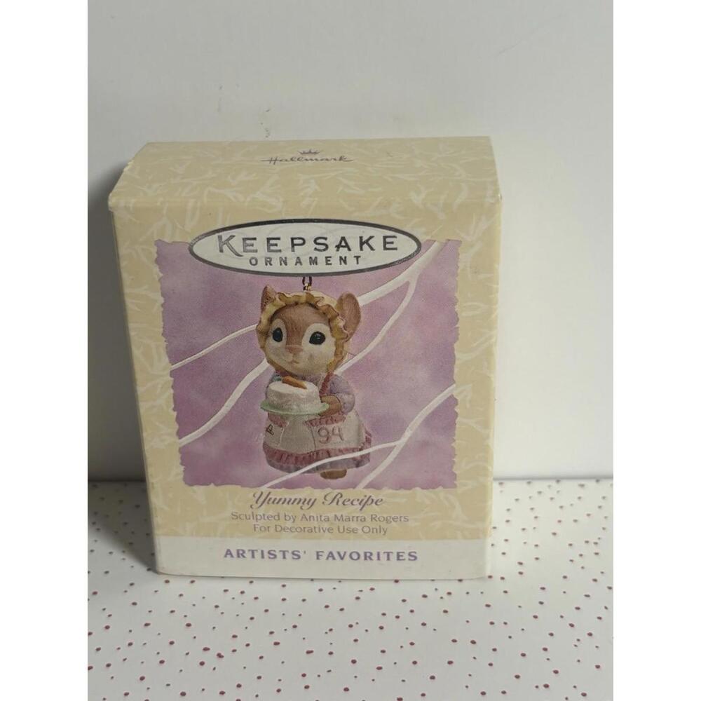 1994 Hallmark Keepsake Ornament – Yummy Recipe‎ – Artist’s Favorites